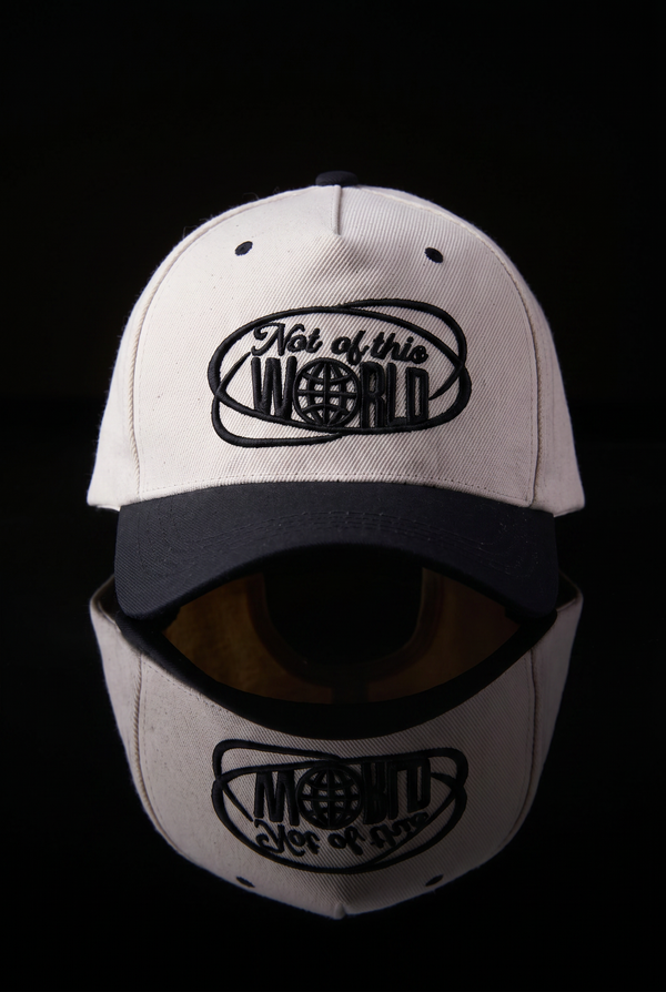 GORRA NOT OF THIS WORLD